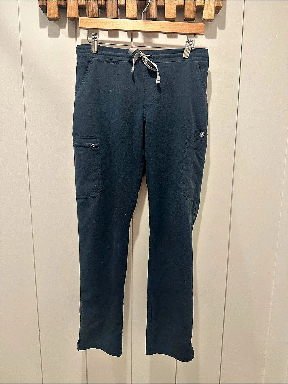 FIGS Kade Cargo Scrub Pants Dark Harbor Small